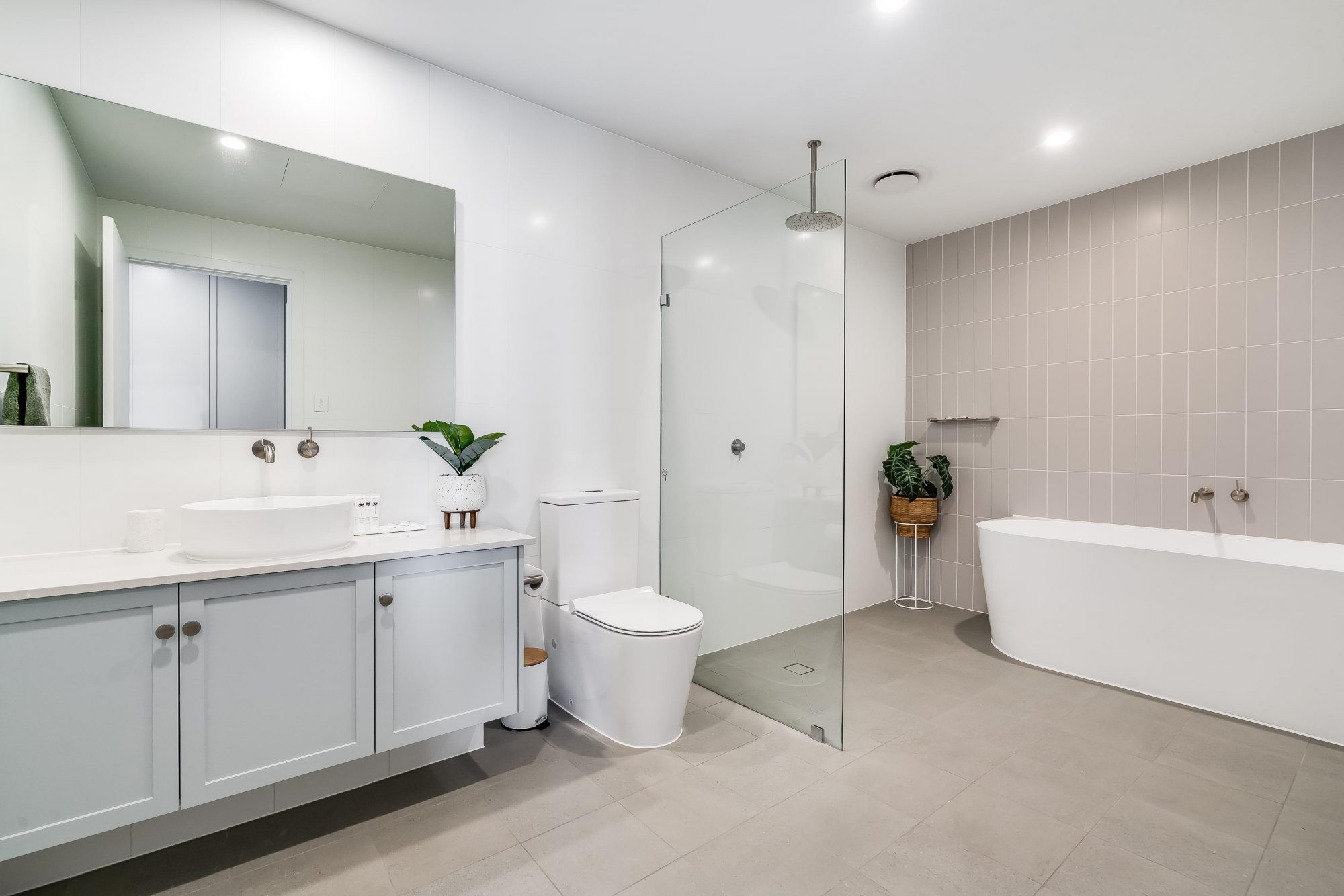 17 328 Esplanade Moana 3 min